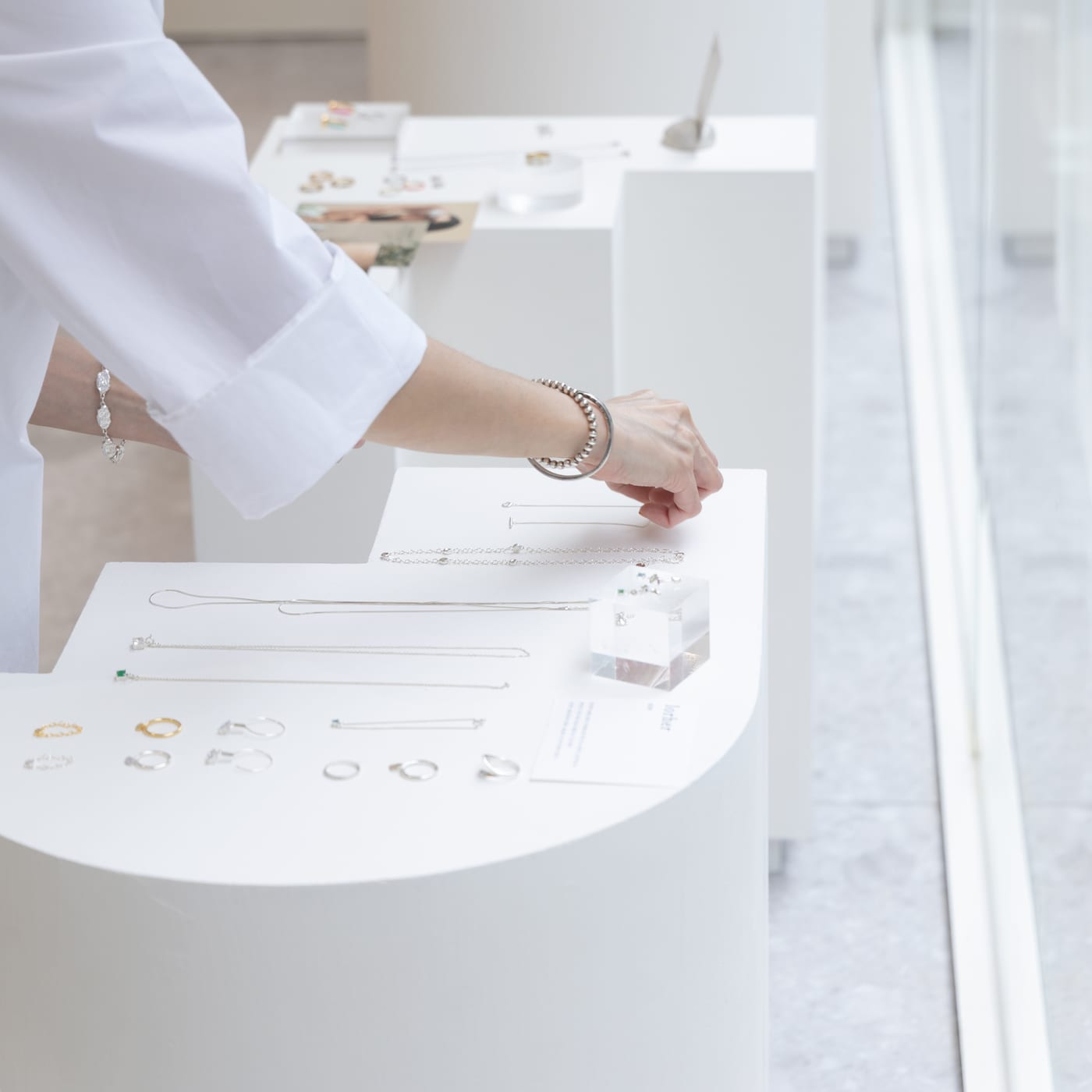 Arranging jewelry samples on a display table